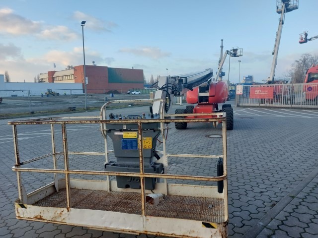 Sold - Articulated Boom Lift - View 3